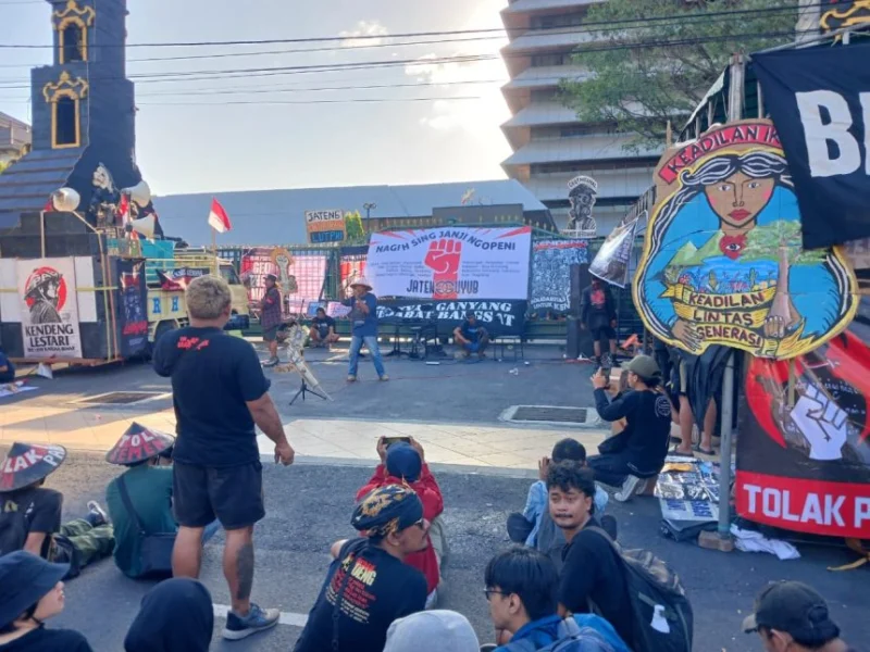 Jateng Guyub Ajak Massa Bawa Kentongan ke Kantor Gubernur